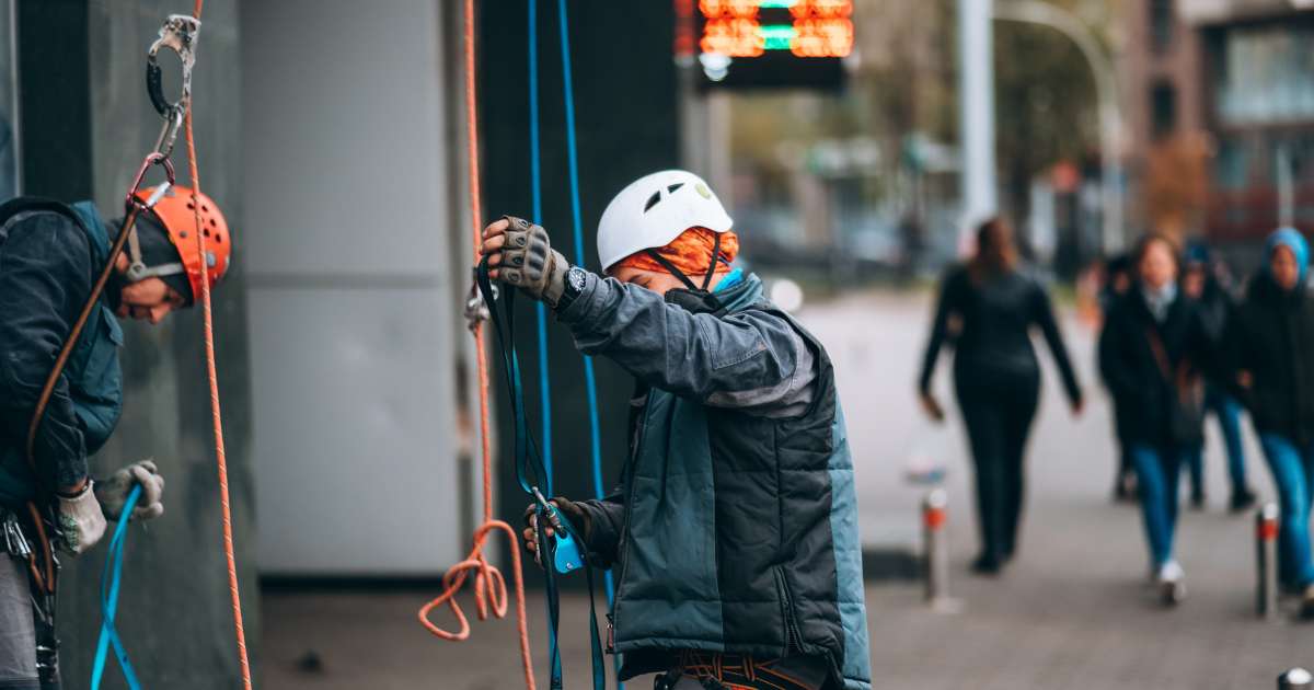 Os cuidados necessários com as cordas e os nós em escaladas