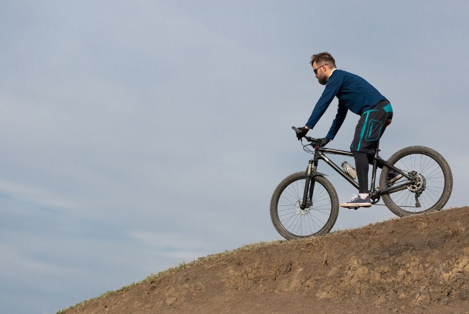 trilha de bicicleta na montanha